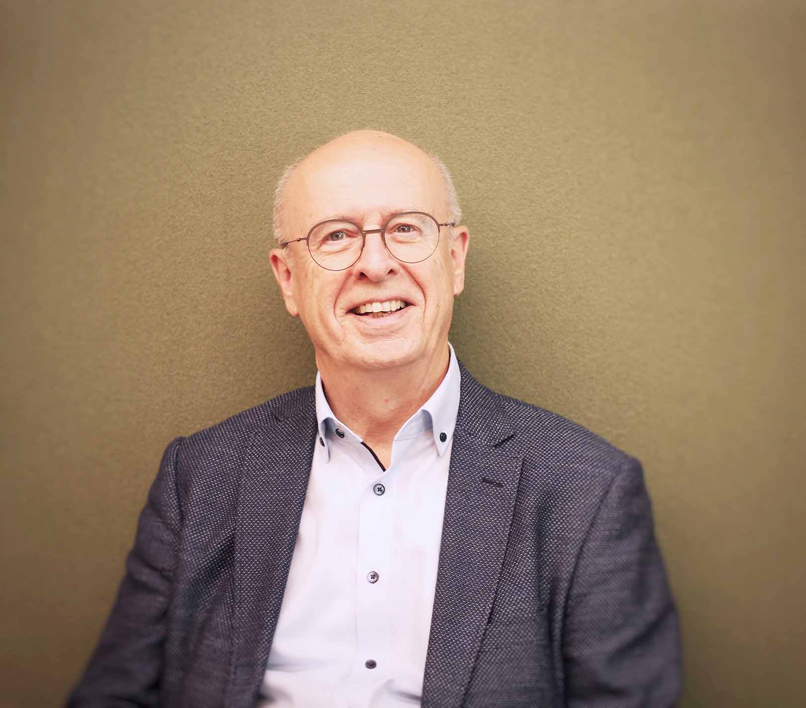 Mr. Jos van Oijen, MfN-registermediator